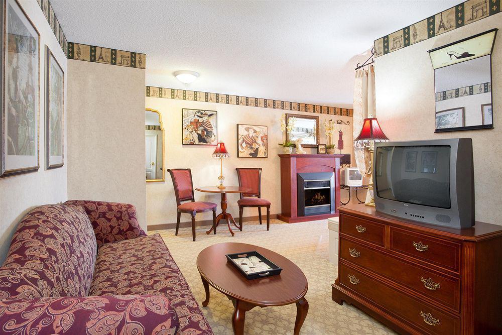 Holiday Inn Express & Suites - Sharon-Hermitage By Ihg West Middlesex Room photo