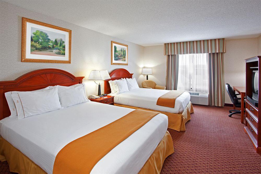 Holiday Inn Express & Suites - Sharon-Hermitage By Ihg West Middlesex Exterior photo