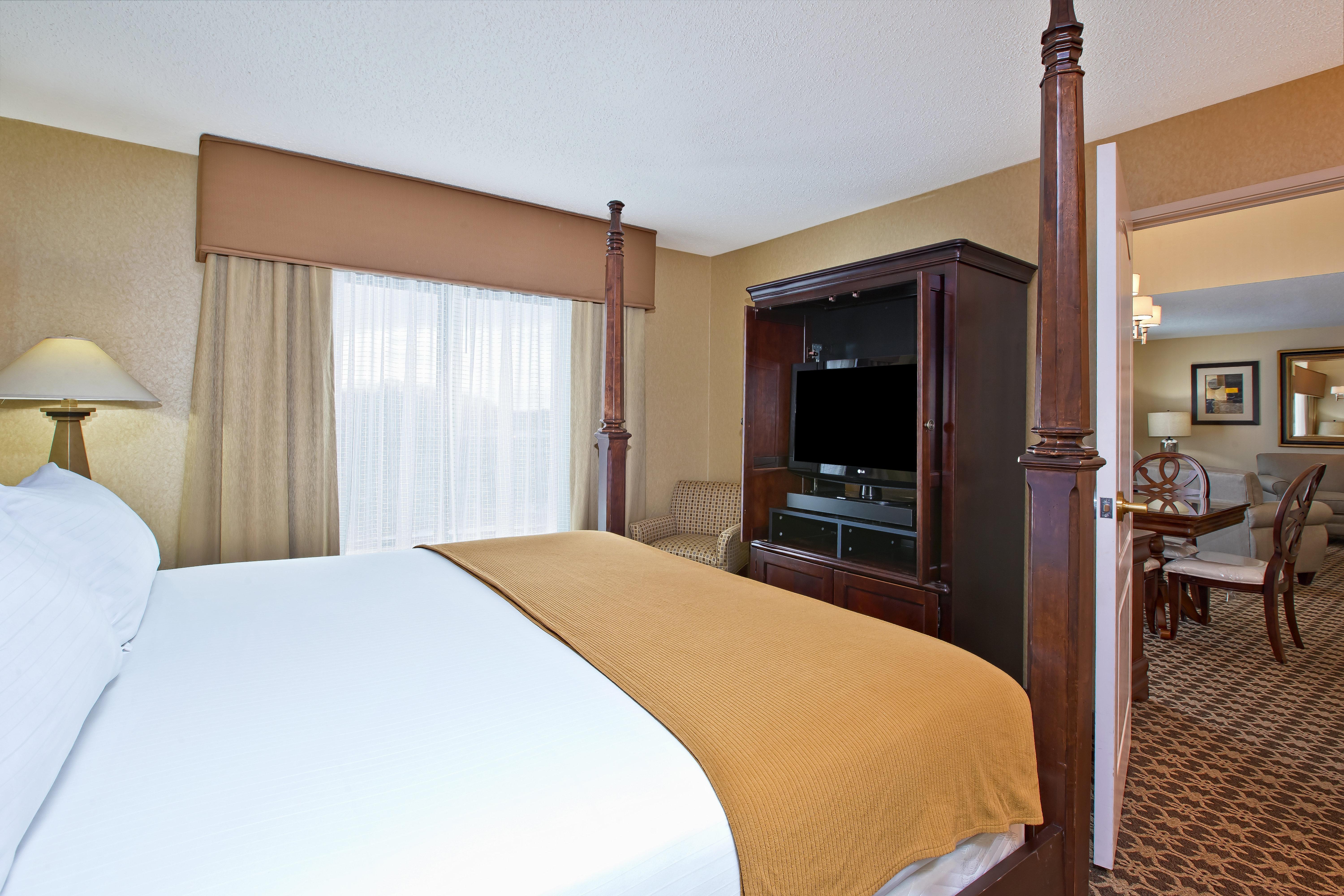 Holiday Inn Express & Suites - Sharon-Hermitage By Ihg West Middlesex Exterior photo