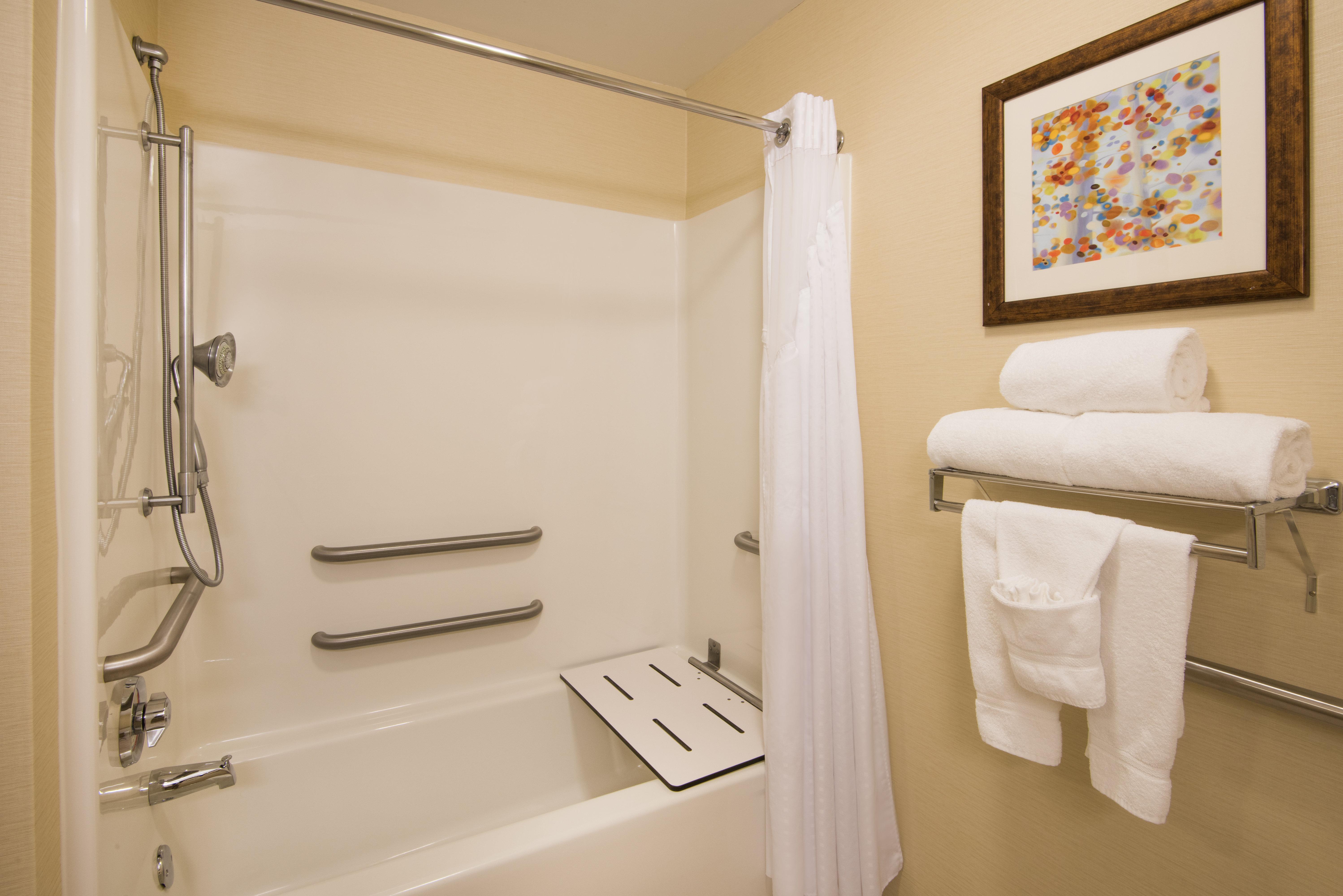 Holiday Inn Express & Suites - Sharon-Hermitage By Ihg West Middlesex Exterior photo