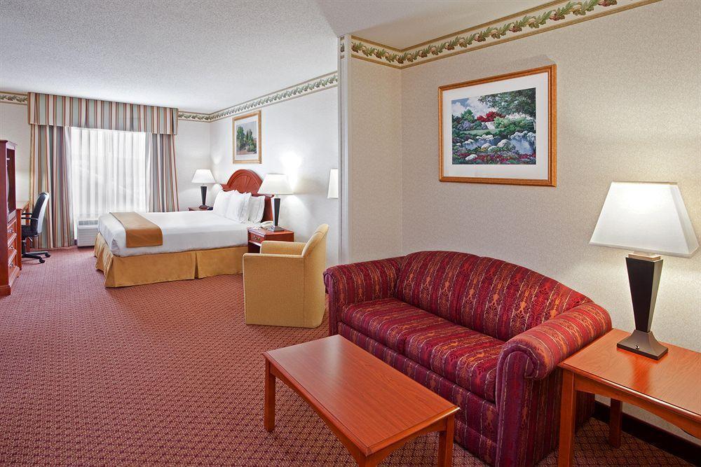 Holiday Inn Express & Suites - Sharon-Hermitage By Ihg West Middlesex Exterior photo