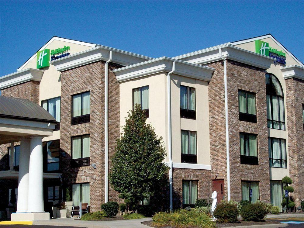 Holiday Inn Express & Suites - Sharon-Hermitage By Ihg West Middlesex Exterior photo